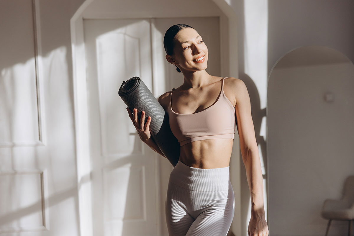 woman with flat stomach after abdominoplasty surgery in New York City